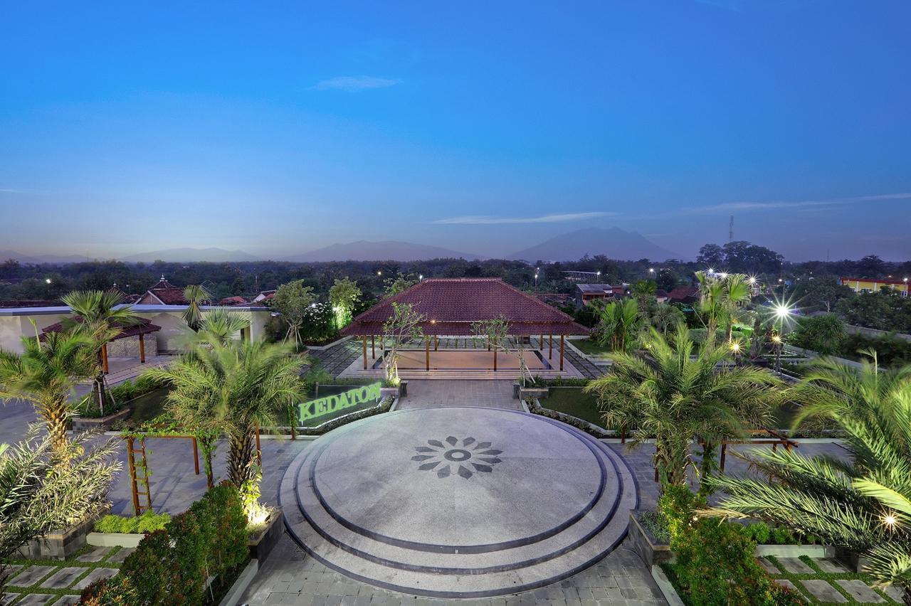 Aston & Conference Center