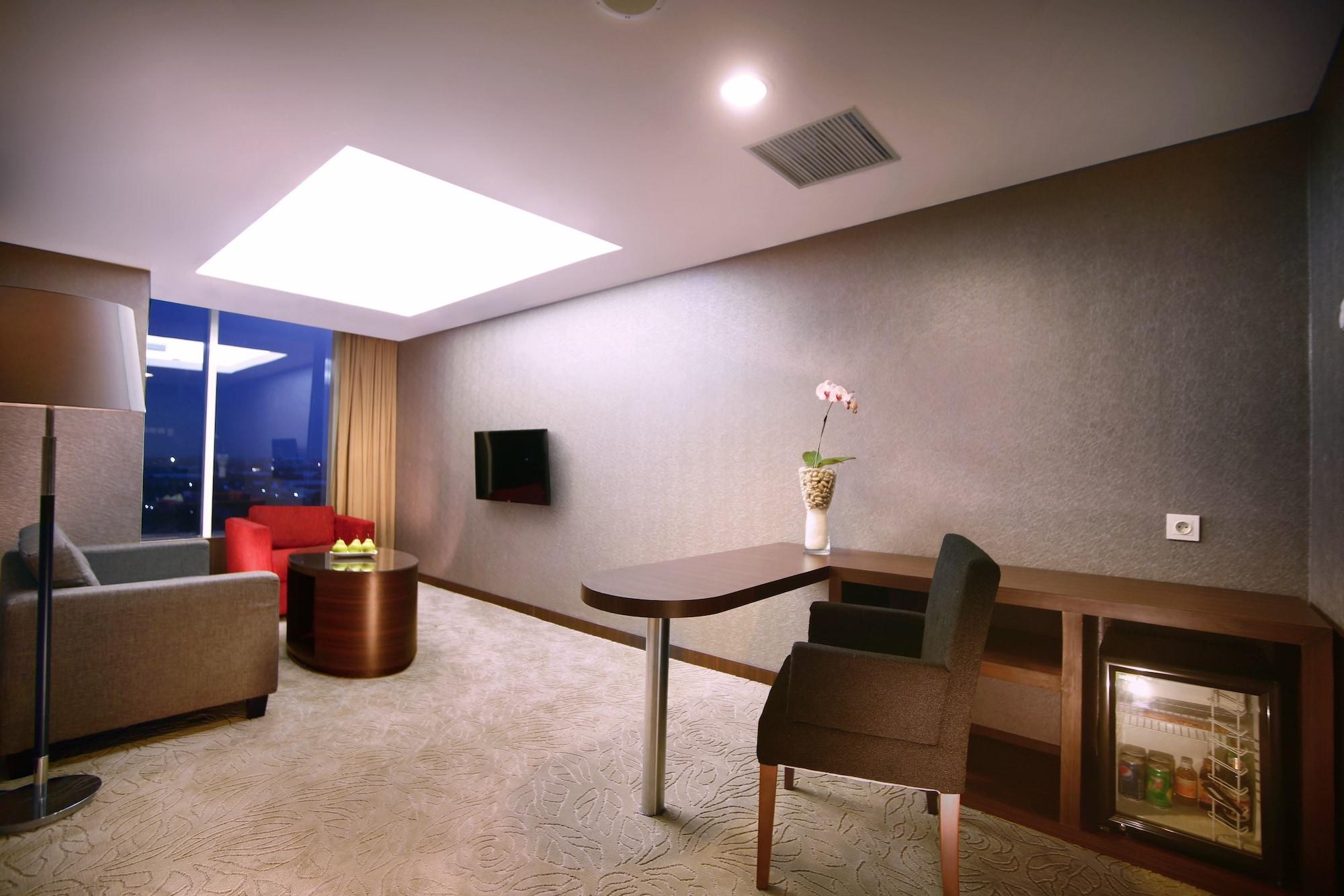 Aston & Conference Center Hotel 4*