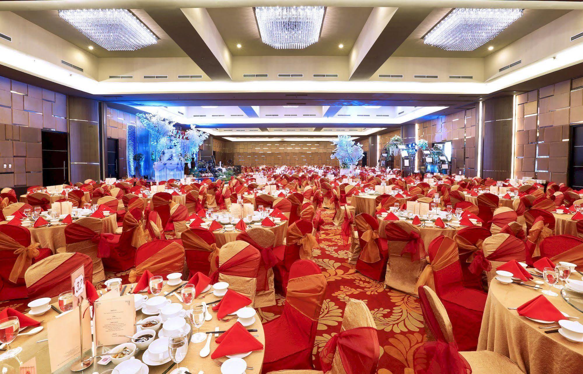 Hotel Aston & Conference Center 4*